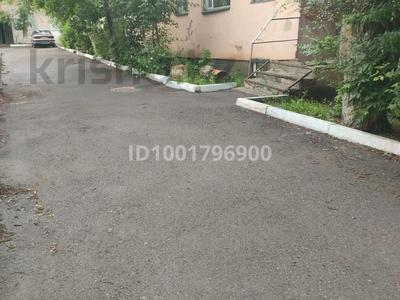 2-бөлмелі пәтер · 54 м² · 2/2 қабат, мкр Михайловка , Мкр Михайловка, Бадина 209 — Остановка Стекляжка, бағасы: 14 млн ₸ в Караганде, Казыбек би р-н