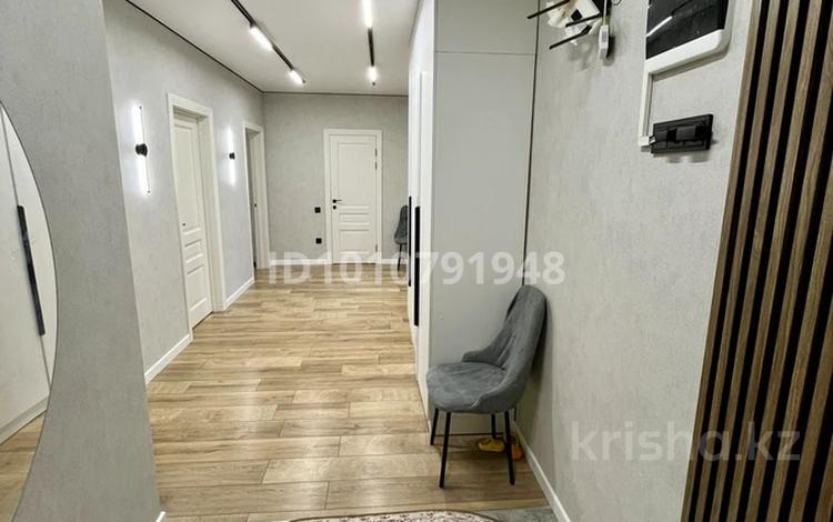 3-бөлмелі пәтер · 92 м² · 3/6 қабат, Майкудук, Мкр Мамыраева 6/3, бағасы: 43 млн ₸ в Караганде, Алихана Бокейханова р-н — фото 2