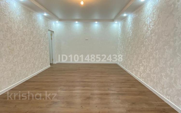 2-комнатная квартира · 70 м² · 4/5 этаж, мкр. Алтын орда 49Р за 26 млн ₸ в Актобе — фото 2