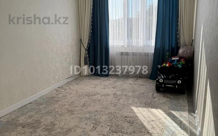 2-бөлмелі пәтер · 56 м² · 4/5 қабат, 2 ш/а. 70/1, бағасы: 20.5 млн ₸ в Актобе, мкр 8 — фото 2