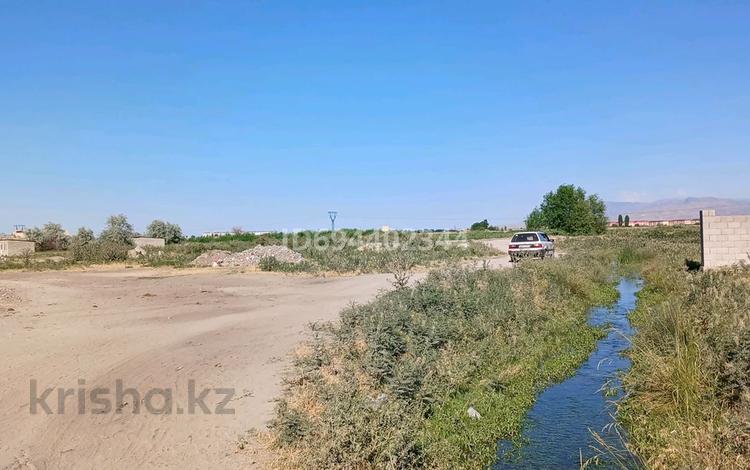 Участок · 10 соток, Шайкурук улица Ынтымак 61 — Угловой.7км.от города.Расположен в Золотом квадрате..... за 8 млн ₸ в Таразе — фото 6