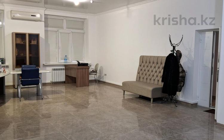 Офисы, магазины и бутики, салоны красоты, фитнес и спорт, медцентры и аптеки, образование, развлечения, конференц-залы, кабинеты и рабочие места, студии · 207 м² за ~ 1.2 млн ₸ в Алматы, Бостандыкский р-н — фото 24