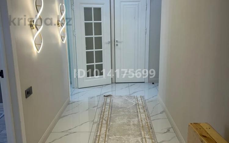 2-комнатная квартира · 70 м² · 2/9 этаж, мкр Нурсая, Елорда за 250 000 ₸ в Атырау — фото 2