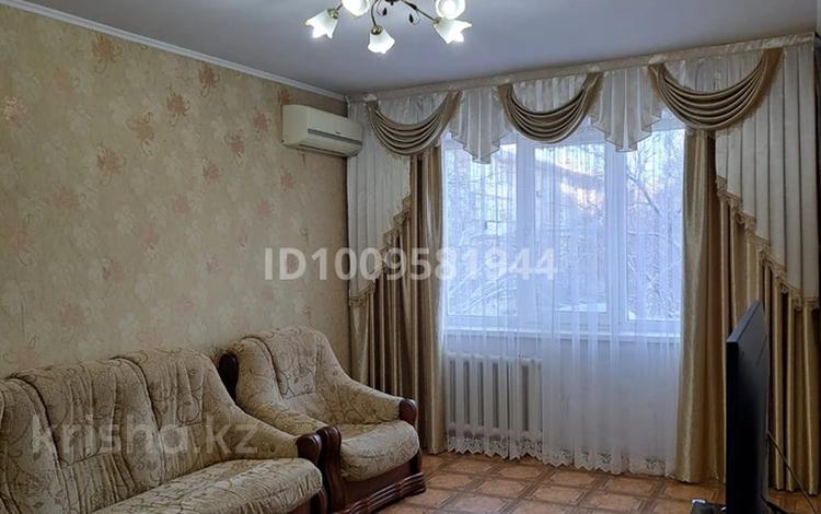 3-бөлмелі пәтер · 65 м² · 3/9 қабат, мкр Строитель 5 — Циолковского и Абулхаир Хана, бағасы: 25 млн ₸ в Уральске — фото 2
