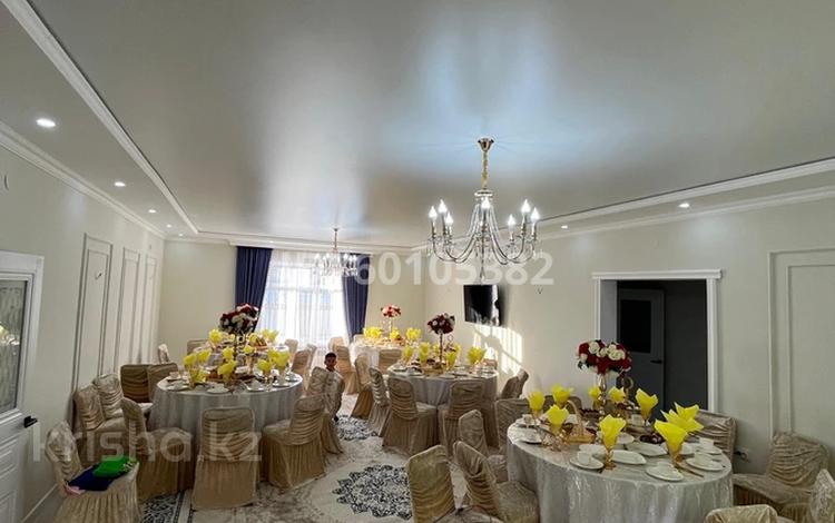 Отдельный дом · 5 комнат · 260 м² · 10 сот., Нурмухан Жантурин 15 за 40 млн 〒 в Атырау — фото 3