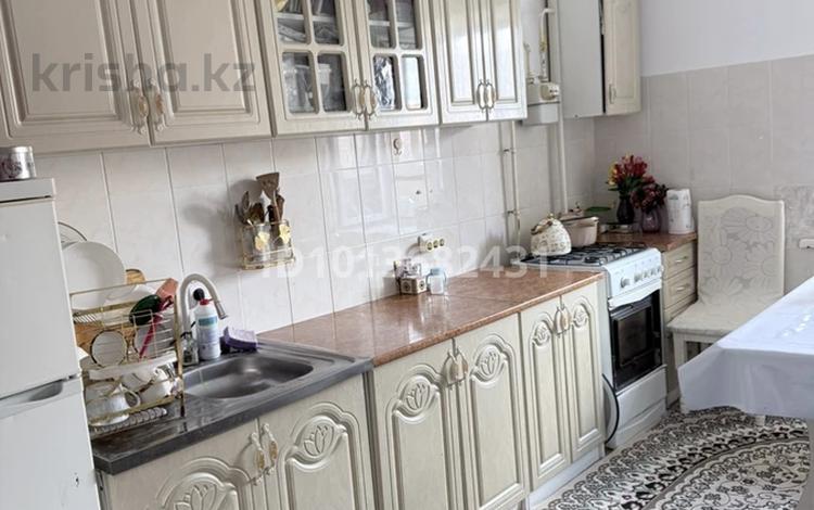 1-комнатная квартира · 40 м² · 6/9 этаж, Нур Актобе, Нұр Ақтөбе 21 в дом — Уй сатылады 1 бөлмелі 2 мкр уйдің касында садик мектеп палеклиника барлыгы за 11.5 млн ₸ — фото 2