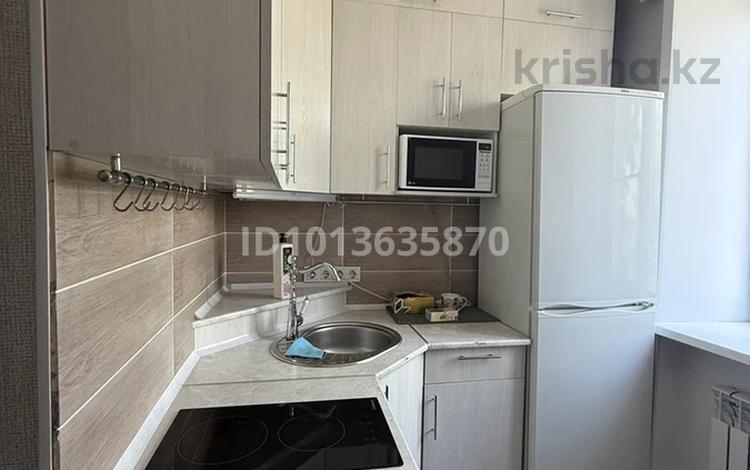 2-комнатная квартира · 45 м² · 3/3 этаж, проспект Шакарима 163 за 18 млн ₸ в Усть-Каменогорске, Ульбинский — фото 2