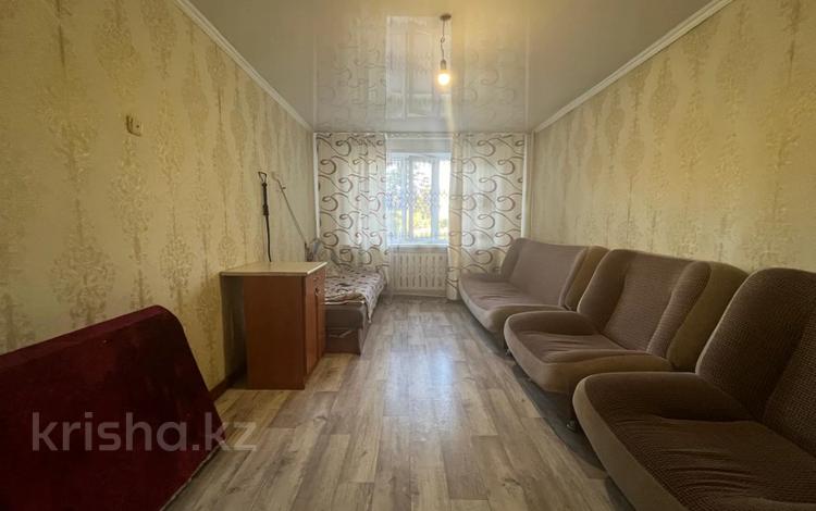 2-комнатная квартира, 51 м², 2/9 этаж, мкр Юго-Восток, пр. Строителей за 18 млн 〒 в Караганде, Казыбек би р-н — фото 2