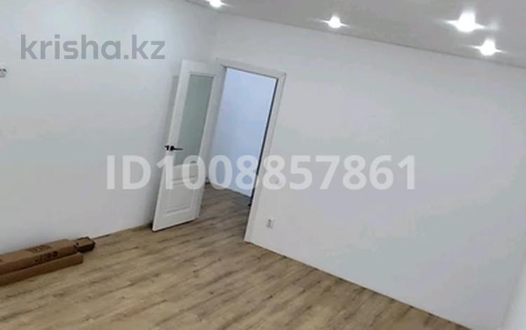1-бөлмелі пәтер · 54 м² · 4/5 қабат, мкр. Алтын орда 18 П, бағасы: 22 млн ₸ в Актобе — фото 2