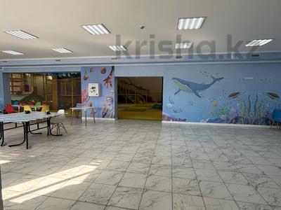 Свободное назначение, офисы, магазины и бутики, склады, общепит, салоны красоты, бани, гостиницы и зоны отдыха, фитнес и спорт, медцентры и аптеки, образование, развлечения, конференц-залы, кабинеты и рабочие места, студии · 1000 м² за 4 млн 〒 в Уральске, мкр. Зачаганск пгт