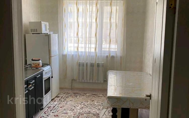 1-комнатная квартира, 38 м², 3/9 этаж помесячно, мкр Туран 2 — ТУРАН2 за 55 000 〒 в Шымкенте, Каратауский р-н — фото 2