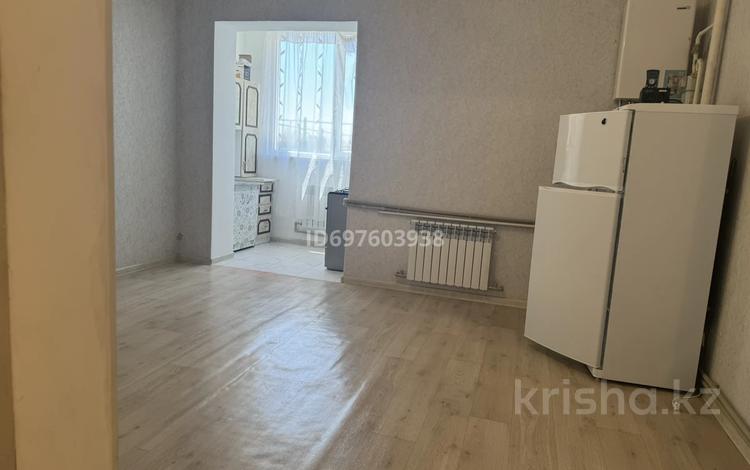 1-комнатная квартира, 32 м², 1/5 этаж помесячно, мкр Нуртас 4267/1 за 100 000 〒 в Шымкенте, Каратауский р-н — фото 2