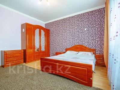 2-бөлмелі пәтер, 80 м², 11/41 қабат тәулігіне, Достык 5/1, бағасы: 12 990 〒 в Астане, Есильский р-н