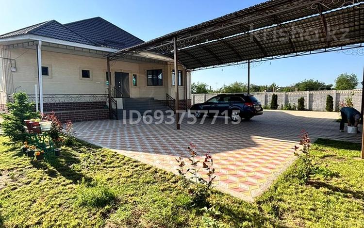 Отдельный дом • 10 комнат • 450 м² • 10 сот., Гагарина за 85 млн 〒 в Шу — фото 2