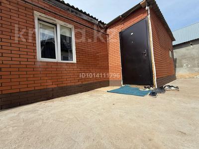 Отдельный дом · 4 комнаты · 100 м² · 3 сот., мкр Старый Аэропорт, Жайик арена за 17.5 млн ₸ в Уральске