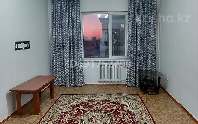 1-комнатная квартира, 40 м², 1 этаж помесячно, 7 микрорайон 21 за 110 000 〒 в Талдыкоргане, мкр Коктем — фото 2