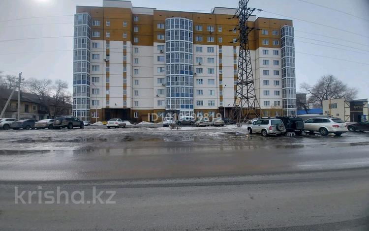 2-бөлмелі пәтер · 60 м² · 1/9 қабат, А.Черекаева 18, бағасы: 25 млн ₸ в Уральске — фото 2