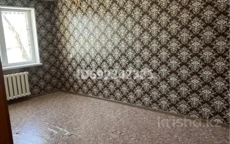 3-комнатная квартира · 63 м² · 1/5 этаж, Камзина за 11 млн ₸ в Аксу — фото 2