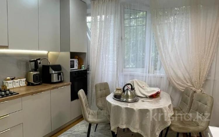 3-комнатная квартира · 70 м² · 1/9 этаж, мкр Тастак-1 за 48 млн ₸ в Алматы, Ауэзовский р-н — фото 2