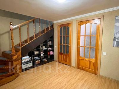 Жеке үй · 6 бөлме · 180 м² · 10 жүзд., Акын Сара 64, бағасы: 45 млн ₸ в Талдыкоргане, мкр Самал