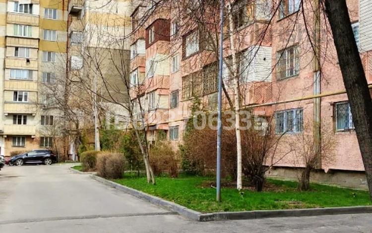 1-комнатная квартира, 41 м², 2/5 этаж, мкр Мамыр-1 18 за ~ 26.3 млн 〒 в Алматы, Ауэзовский р-н — фото 2