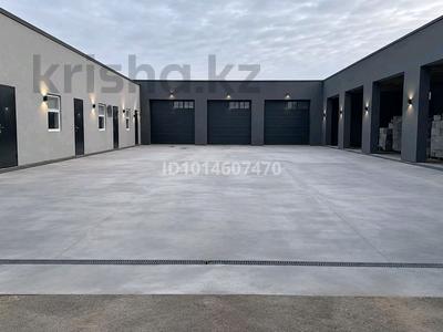Жеке үй · 4 бөлме · 60 м² · 8 жүзд., Байтақ-3 -ш/а., 1 12, бағасы: 55 млн ₸ в Атырау, мкр	Байтак-3