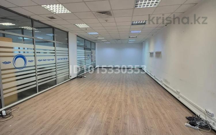 Офисы, кабинеты и рабочие места · 65 м² за 357 500 ₸ в Астане, р-н Байконур — фото 2