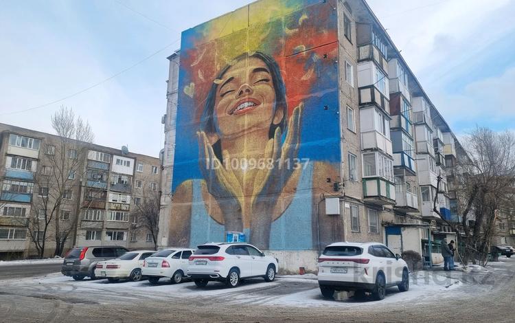 2-бөлмелі пәтер · 48 м² · 3/5 қабат, Бауыржан Момышулы 88 — Дарын мектеп, бағасы: 15 млн ₸ в Экибастузе — фото 2