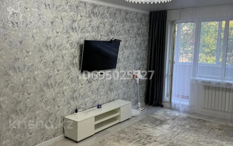 2-бөлмелі пәтер, 56 м², 2/5 қабат, 4 микрорайон 1 — Сырым-Датова, бағасы: 23.5 млн 〒 в Аксае — фото 2