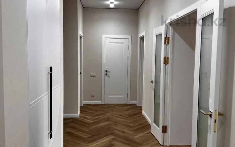 3-комнатная квартира, 103 м², 4/5 этаж, мкр. Алтын орда за 50 млн 〒 в Актобе, мкр. Алтын орда — фото 2