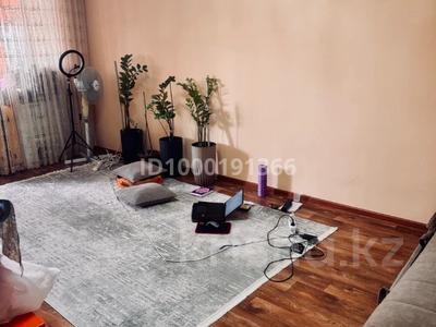 Пәтерлер в Жамбылской обл.: 3-бөлмелі пәтер · 62 м² · 2/5 қабат, Г. Тараз улица Абая 170 — Г. Тараз улица Абая, бағасы: 22.5 млн 〒 3-бөлмелі пәтер · 62 м² · 2/5 қабат, Г. Тараз улица Абая 170 — Г. Тараз улица Абая, бағасы: 22.5 млн 〒