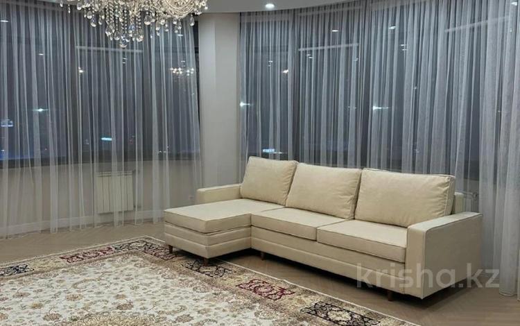4-комнатная квартира, 227 м², 4/8 этаж помесячно, Достык 112 за 1 млн 〒 в Алматы — фото 2