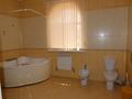 Отдельный дом · 13 комнат · 750 м² · 8 сот., Проезд Акжол 9 за 245 млн ₸ в Атырау — фото 31