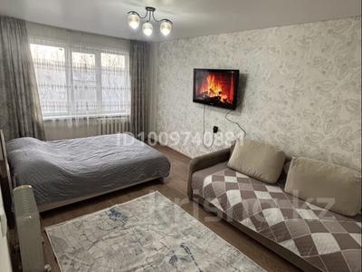 1-комнатная квартира · 31 м² · 4/5 этаж, Мызы 43/1 — Пересечение улицы Казахстан за 13 000 〒 в Усть-Каменогорске