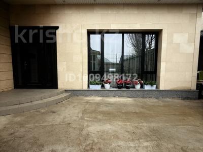 Жеке үй · 8 бөлме · 240 м² · 10 сот., Естемесулы бн — Самал, бағасы: 90 млн 〒 в Сарыагаш