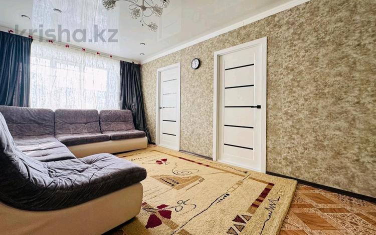 3-комнатная квартира · 63 м² · 1/5 этаж, Парковая 17а за 10 млн ₸ в Шахтинске — фото 2