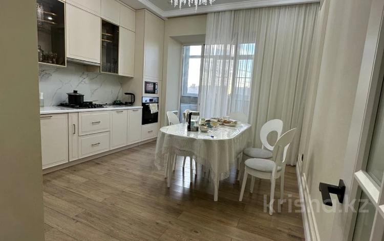 3-комнатная квартира · 106.3 м² · 5/9 этаж, мкр. Алтын орда, алии молдагуловой за 54.5 млн ₸ в Актобе — фото 2