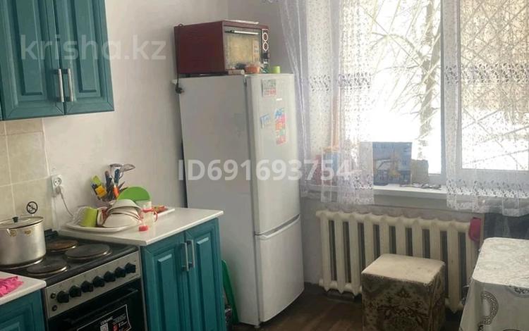 2-комнатная квартира, 51 м², 1/5 этаж, Камзина 26 за 11.5 млн 〒 в Аксу — фото 2