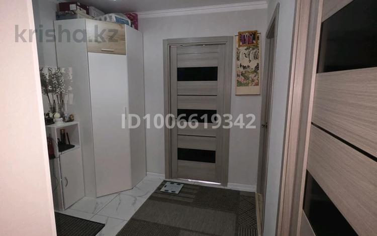 3-комнатная квартира · 64 м² · 4/5 этаж, мкр 5 106/1 за 19 млн ₸ в Актобе — фото 2