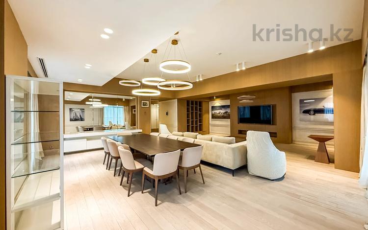 4-комнатная квартира · 304 м² · 10/10 этаж, Кабанбай Батыра 15 за 370 млн ₸ в Алматы, Медеуский р-н — фото 38