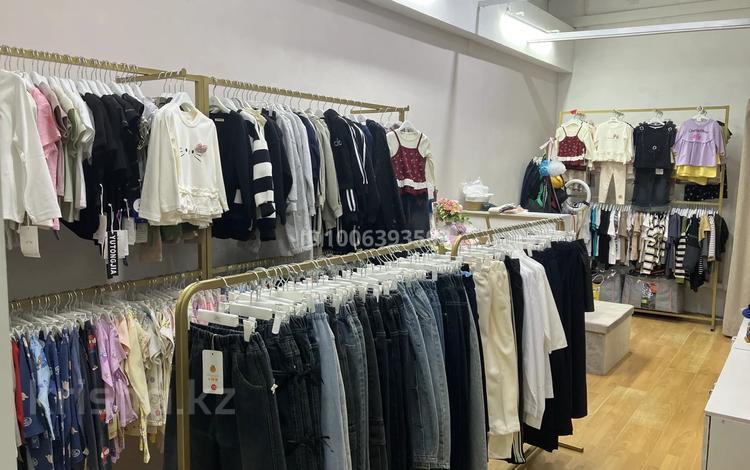 Продаётся действующий бутик детской одежды с товаром. · 20 м², бағасы: 1 млн ₸ в Караганде, Казыбек би р-н — фото 2
