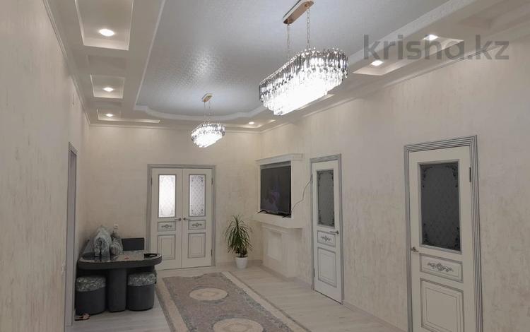 4-бөлмелі пәтер · 180 м² · 1/1 қабат, Шанырак, бағасы: 35 млн ₸ в Актобе, мкр Акжар — фото 2