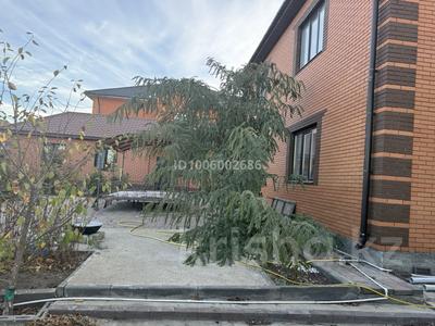 Отдельный дом · 6 комнат · 350 м² · 11 сот., мкр. Алтын орда, Жилой массив Береке 5 за 110 млн 〒 в Актобе
