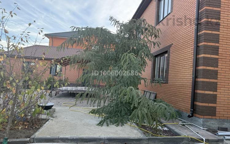 Отдельный дом · 6 комнат · 350 м² · 11 сот., мкр. Алтын орда, Жилой массив Береке 5 за 110 млн 〒 в Актобе — фото 2