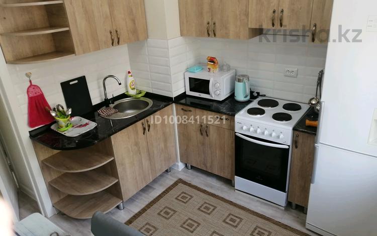 2-бөлмелі пәтер · 70 м² · 2/5 қабат, Уалиханова 8, бағасы: 300 000 ₸ в Балхаше — фото 3