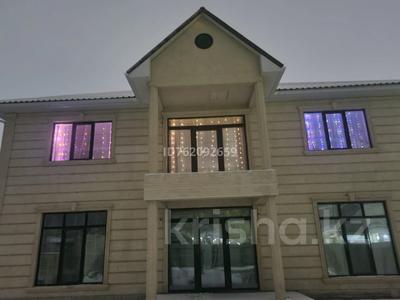 Дом · 6 комнат · 350 м², Мухтара Ауэзова 51 — Утвинская - Мухтара Ауэзова за 60 000 〒 в Аксае