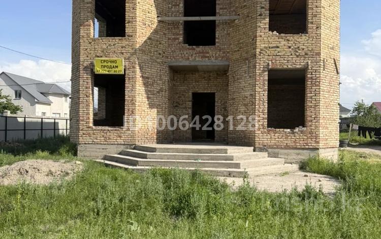 Жеке үй · 7 бөлме · 250 м² · 6 сот., Микрорайон Жайнак 61, бағасы: 27 млн ₸ в Боралдае (Бурундай) — фото 6