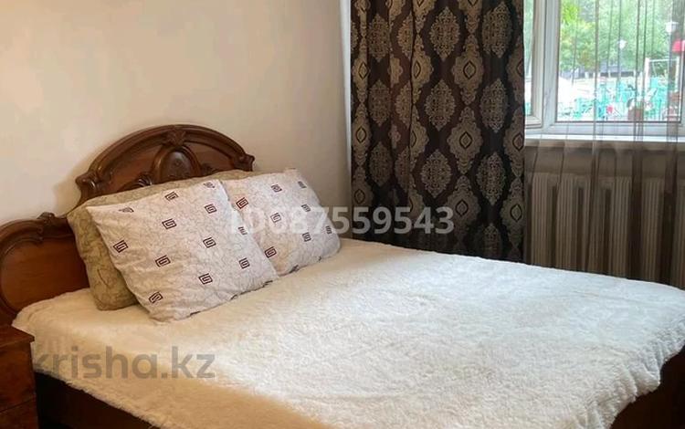 2-бөлмелі пәтер, 50 м², 1/4 қабат тәулігіне, Жансугурова 226 — Кольца, бағасы: 10 000 〒 в Талдыкоргане, мкр Жетысу — фото 2