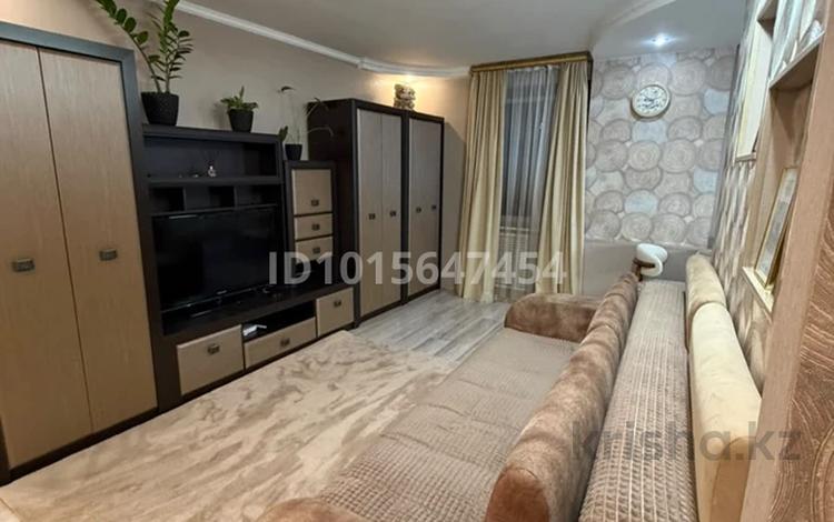 3-комнатная квартира · 62 м² · 6/9 этаж, Михаэлиса 7 — Площадь ушанова, проспект Абая, проспект Назарбаева, проспект Шакарима за 25 000 ₸ в Усть-Каменогорске — фото 2
