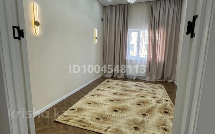 2-комнатная квартира · 65 м², Кайым Мухамедханов 23а за 300 000 〒 в Астане, Нура р-н — фото 2